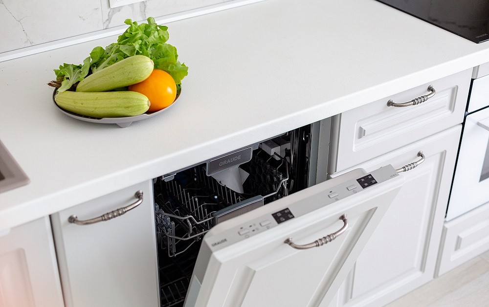 Кухня под потолок во французском стиле